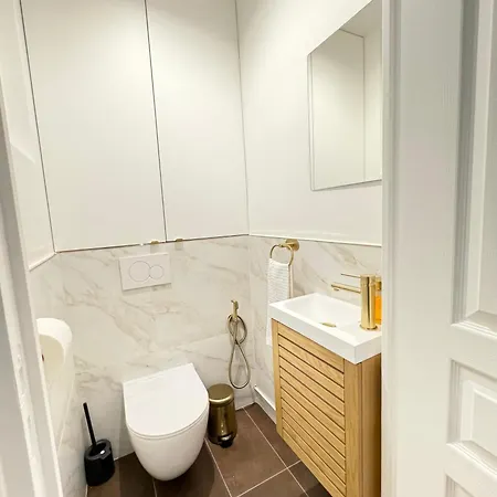 Premium Quiet Apartment, 3rd Floor With Elevator شقة *