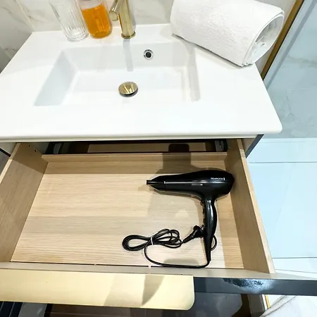 Premium Quiet Apartment, 3rd Floor With Elevator דירה