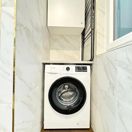 Premium Quiet Apartment, 3rd Floor With Elevator *