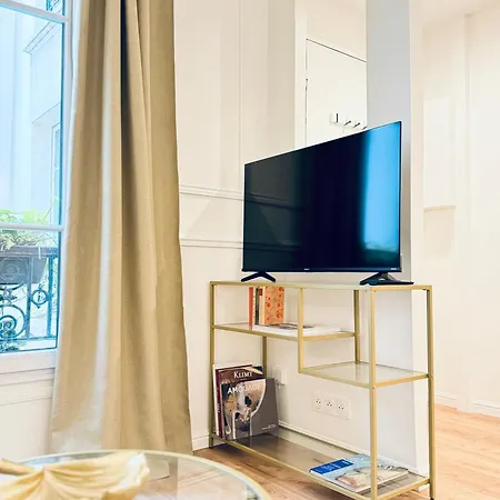 Premium Quiet Apartment, 3rd Floor With Elevator *