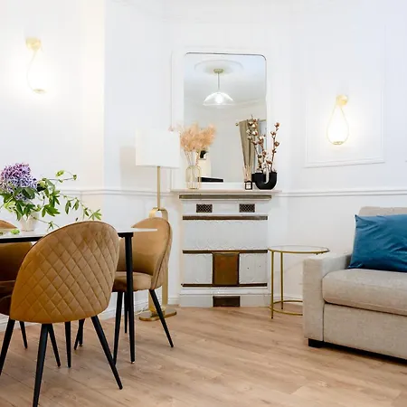 Premium Quiet Apartment, 3rd Floor With Elevator דירה פריז