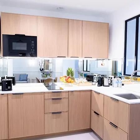 Premium Quiet Apartment, 3rd Floor With Elevator *