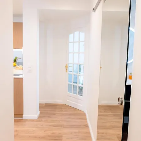 Premium Quiet Apartment, 3rd Floor With Elevator *