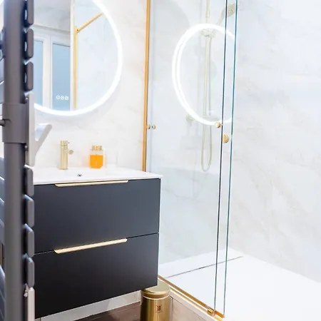 Premium Quiet Apartment, 3rd Floor With Elevator *